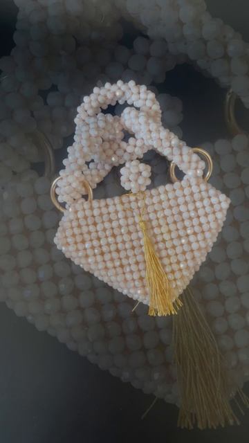 Мини сумочка из хрустальных бусин. МК скоро на канале. #сумкаизбусин #handmade #Busibum