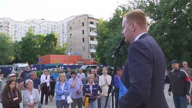 Вырубим сквер, введем платные парковки, ну и на десерт жилье под могильником с ипритом?