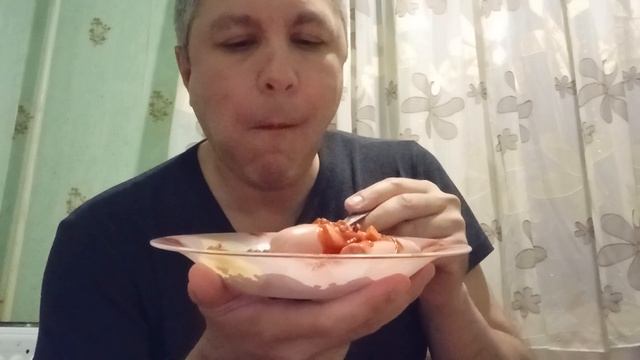 МУКБАНГ. КУШАЮ СОСИСКИ С ГРЕЧКОЙ И КЕТЧУПОМ
