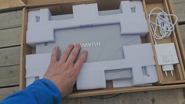 Ноутбук HUAWEI MateBook D 16 модель MCLF-X — 16-дюймовый экран 16гб 512
