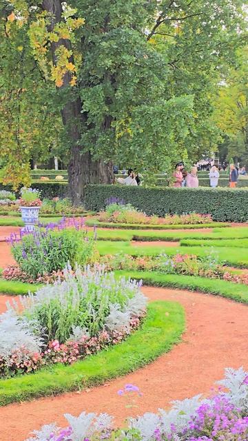 Петергоф, в Нижнем парке