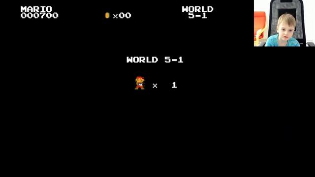 Миша играет в классический Super Mario 1985 года