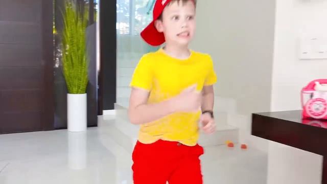 Мистер Макс Max build a playhouse with friends