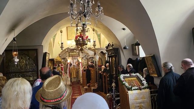 Патриаршая Литургия в Храме святых Елены и Константина - храмовый праздник