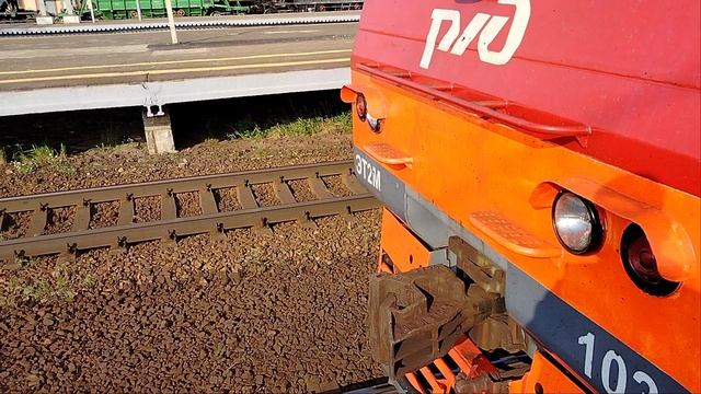 4 июня 2025 г. Электропоезд ЭТ2М-103 Сообщением Санкт-Петербург-Любань Прибывает на станцию Обухово