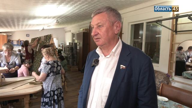 «Узелки Победы»: курганские волонтеры вплетают молитвы в масксети для бойцов СВО