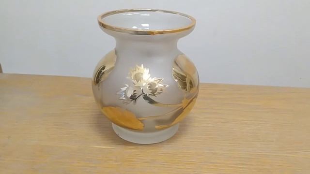 вазочка с золотым орешником)))