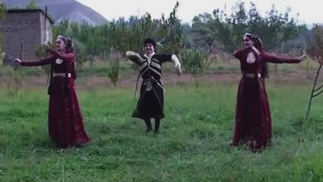 К юбилею народного поэта