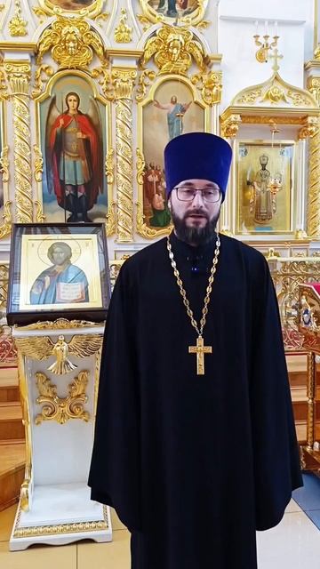 Почему храм на Троицу украшают зеленью?