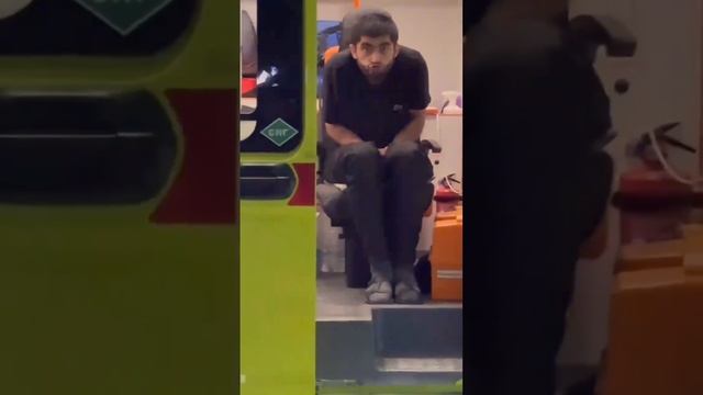 Психбригада задержала бородатого наркомана, который идентифицировал себя гориллой