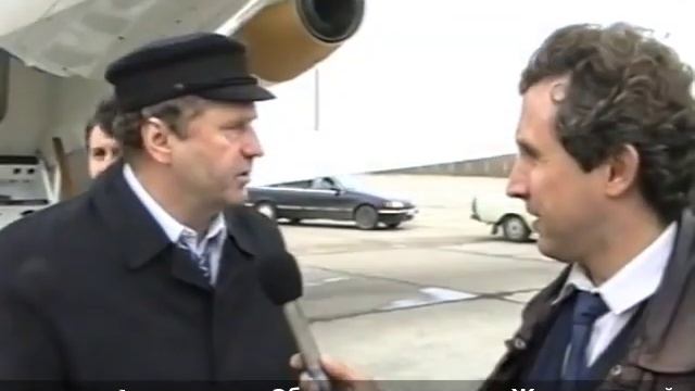 «Обычная поездка». Жириновский прибывает в аэропорт Брянска. 90-е годы.