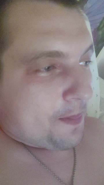 два мальчика в общественной бане