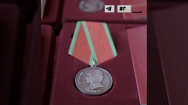 Младший сержант Роман Алимов, начальник радиостанции, награжден медалью Суворова