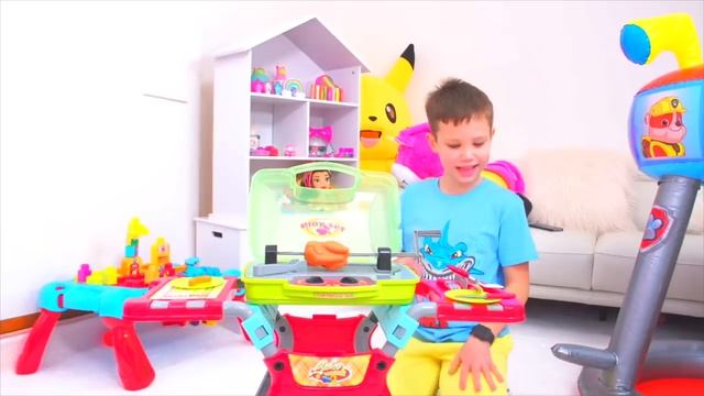 Мисс Кэйти и Мистер Макс (Miss Katy) Кэти и Макс притворяются, что играют в магазине мороженого