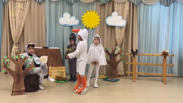 Театрализованная постановка якутской сказки Как ворона стала черной на английском языке.