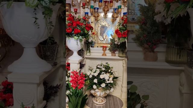 Молебен на всякое доброе дело. Радуйся Радосте Наша. Покрый нас от всякого зла. Честным Твоим Омофор