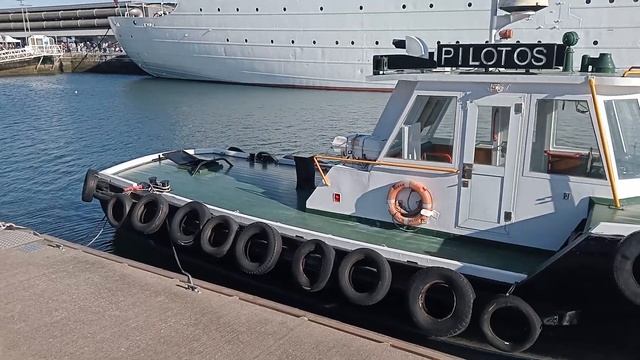 Лоцманский корабль у причала. Виана ду Каштелу. Португ