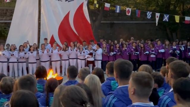 Церемония посвящения в юные моряки Артека