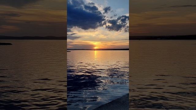 Пляж Верх-Исетского пруда г. Екатеринбурга. Яхт-клуб "Коматек", огромная голова младенца.