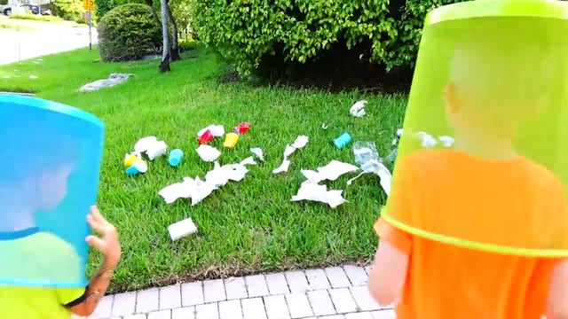 Влад и Никита Влад и мама играют в магазин мороженого