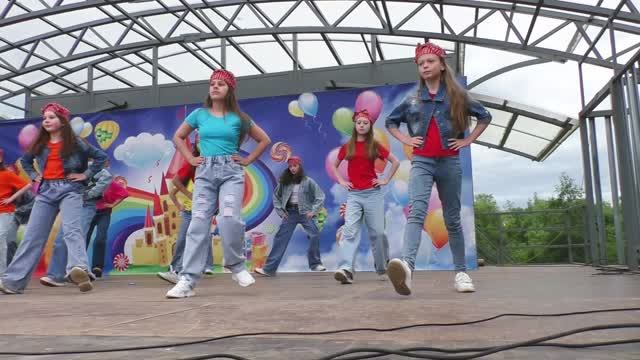 Танцевальная студия "КриStyle" - Частушки бабок-ёжек