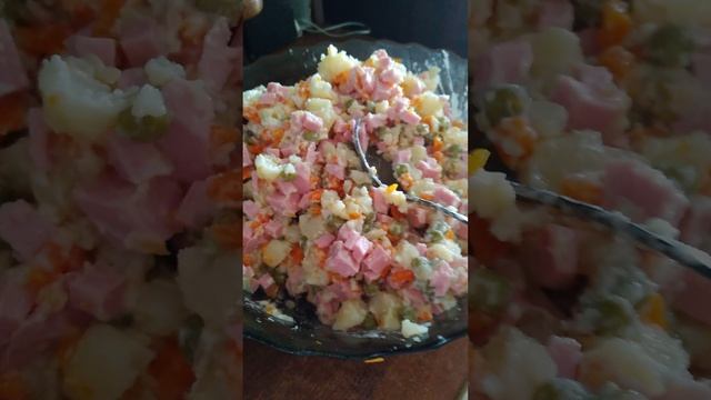 Оливье без огурца и яйца
