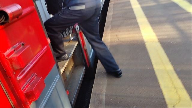 4 июня 2025 г. Электропоезд ЭТ2М-073 Сообщением Шапки-Обухово Прибывает на станцию Колпино