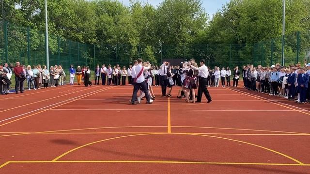11 класс) танец на выпускной