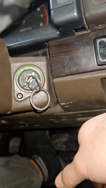 Nissan Cedric непонятная особенность, Зачем эта кнопка?