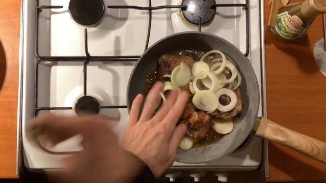 СВИНАЯ ШЕЯ С РАННИМ СОУСОМ ТКЕМАЛИ