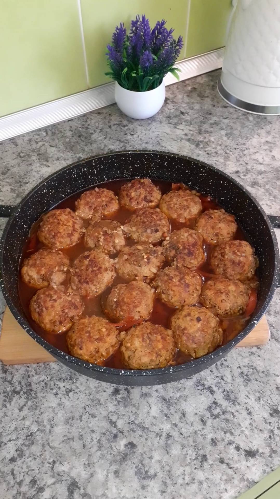 Тефтели с гречкой. Рецепт сочных, вкусных тефтелей с гречкой и овощами тушенные с томатном соусе/