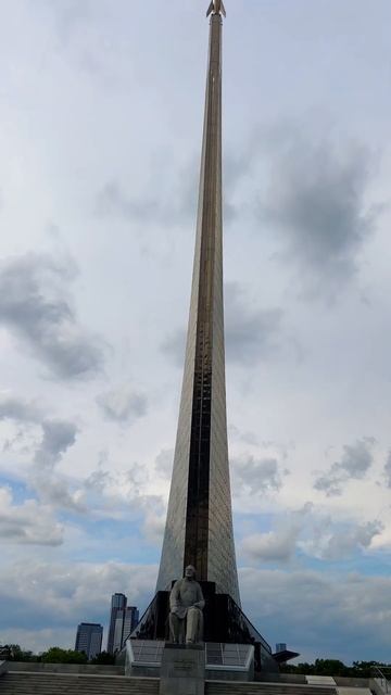 Стела с Ракетой Союз на ВДНХ .