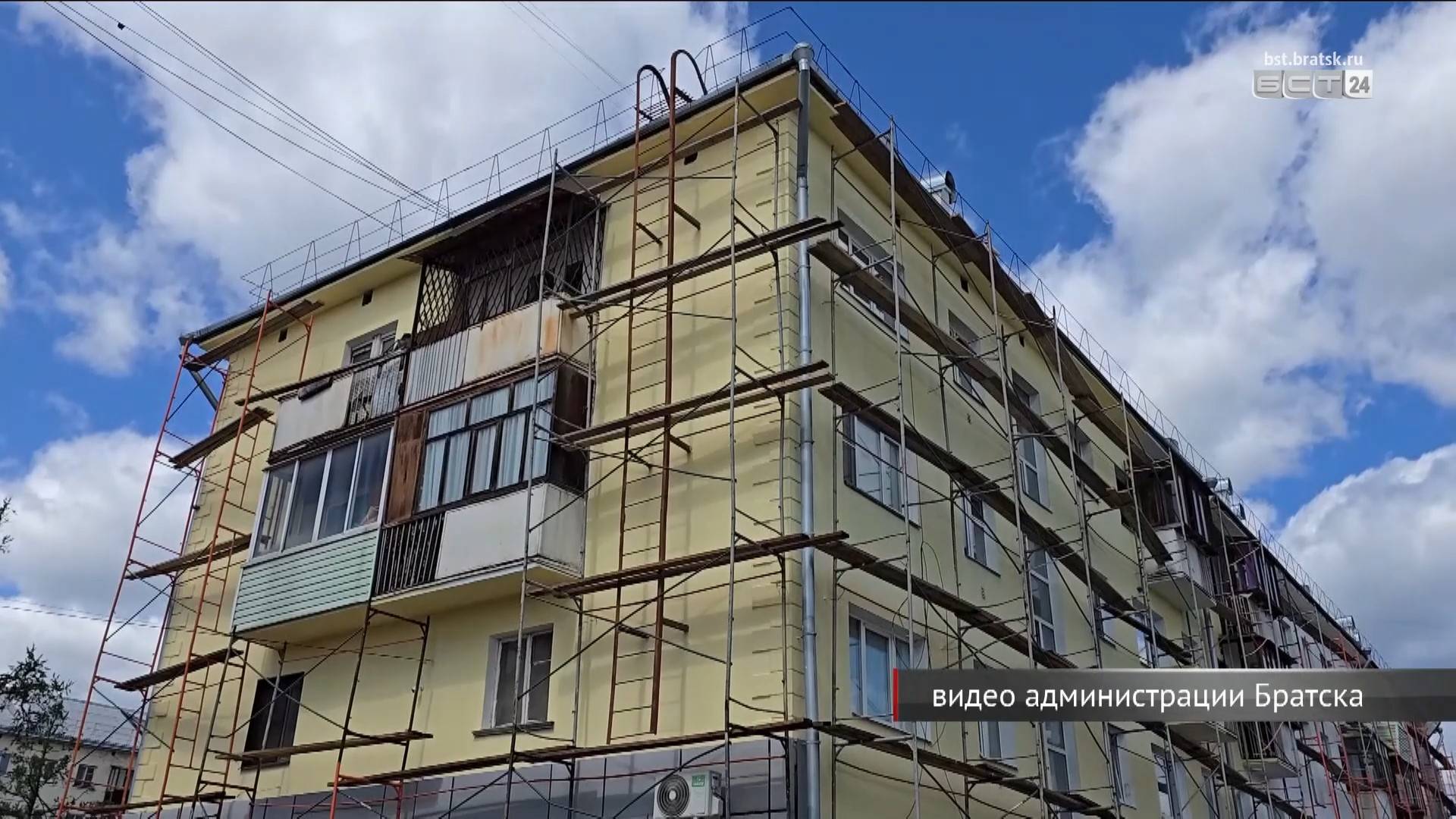 Капитальный ремонт фасадов домов идёт в Братске