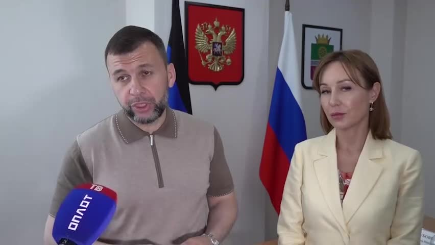 Глава ДНР Денис Пушилин на встрече с директором Единого НИИ пространственного планирования Диной ...