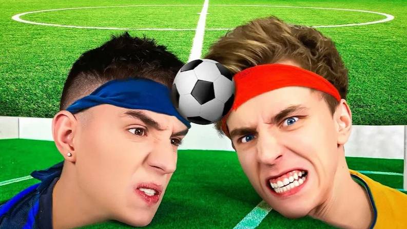 ВЛАД А4 - Играем в ФУТБОЛ ГОЛОВАМИ Челлендж ! А4