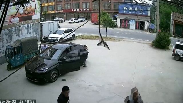 Молниеносное спасение ребёнка в китайской провинции Хэнань