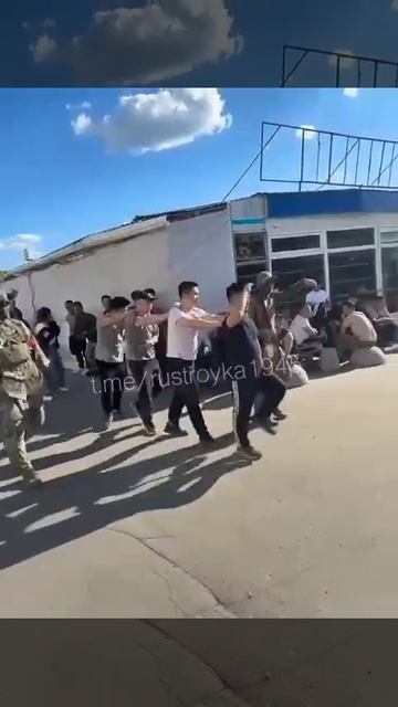 Воронеж.Мини-парад на местном рынке