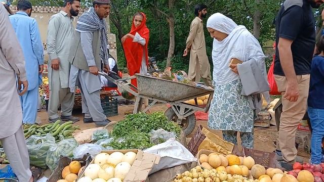 Melons at G-11 Sunday Bazar Islamabad Pakistan / Дыня на рынке  G-11 Исламабад