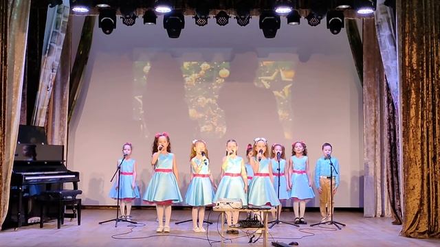 «В новогоднем лесу» - вокальная студия «Карамельки» (с