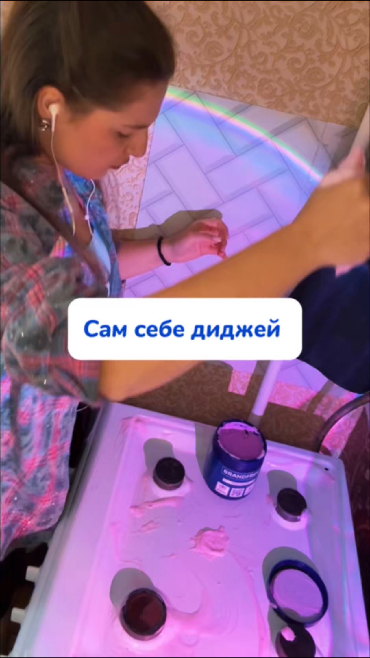 Артикул на WB #234577722 
Ozon #1664064287
Вместо ста баночек,одна для всех поверхностей в доме!🫧