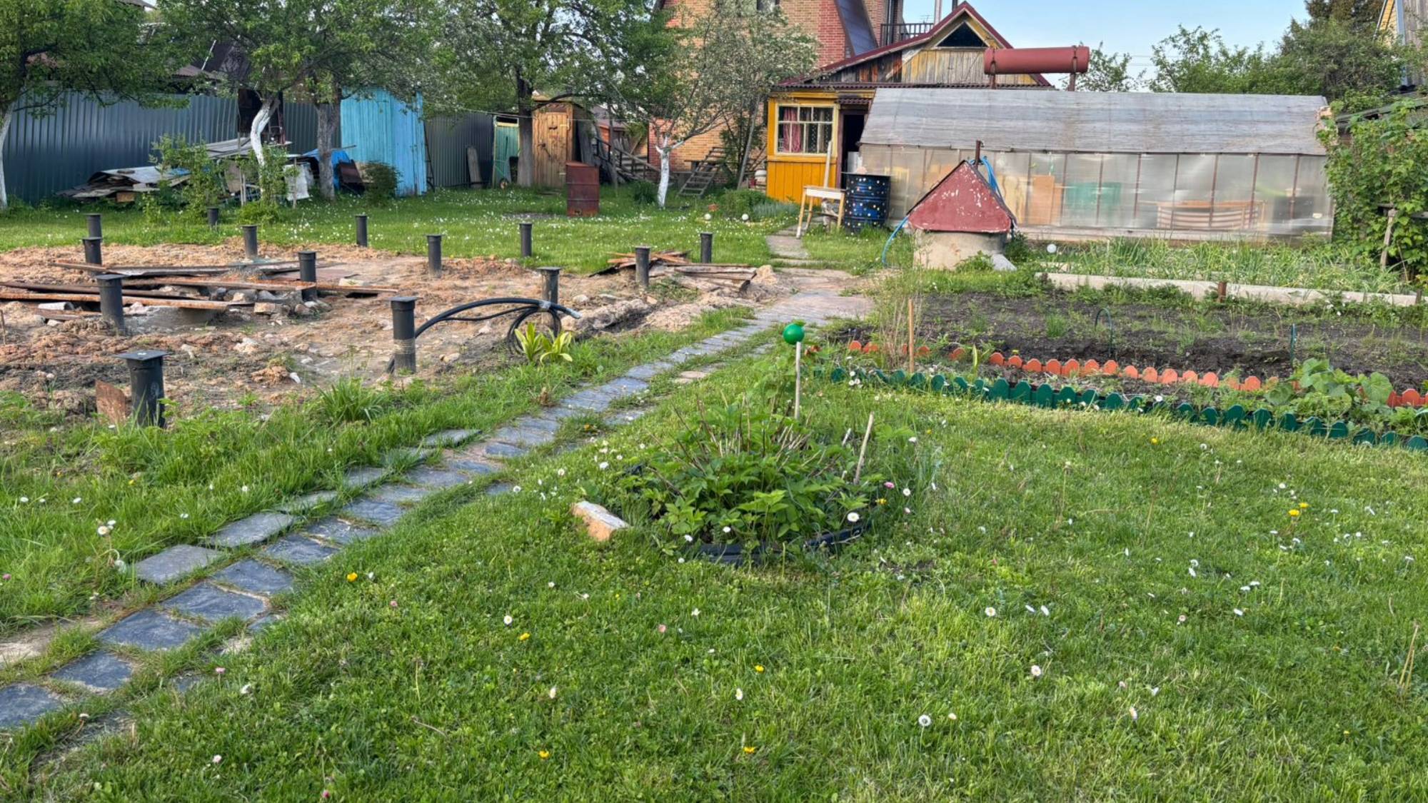 Участок для домика рыбака у Мошковского - готовый фундамент, грибы и ягоды под боком! (Конаково)