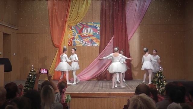 02 Вальс «Снежинки»