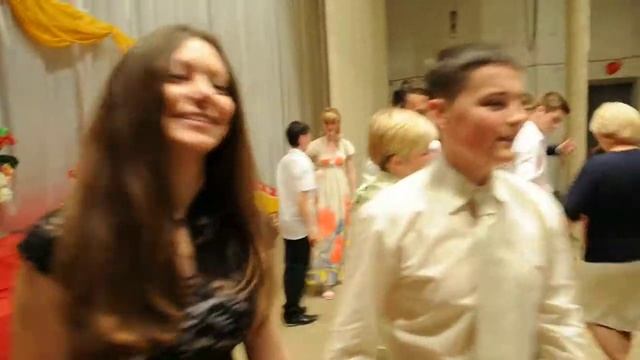 Красный Луч-выпускные 2012-танец с учителями