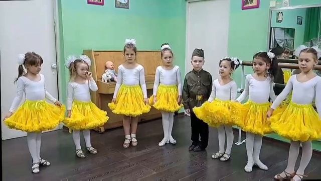 Ансамбль бального танца Глория поздравляет с 23 феврал