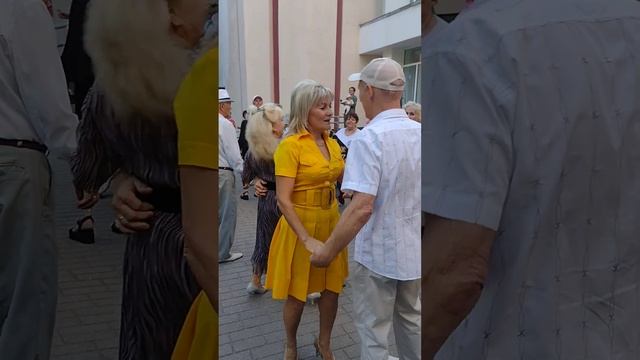 11.08.2024.💐😘🤗Букет из белых роз.В Гомельском парке.
