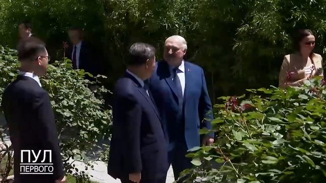 Президент Белоруссии Александр Лукашенко провел переговоры с председателем КНР Си Цзиньпином