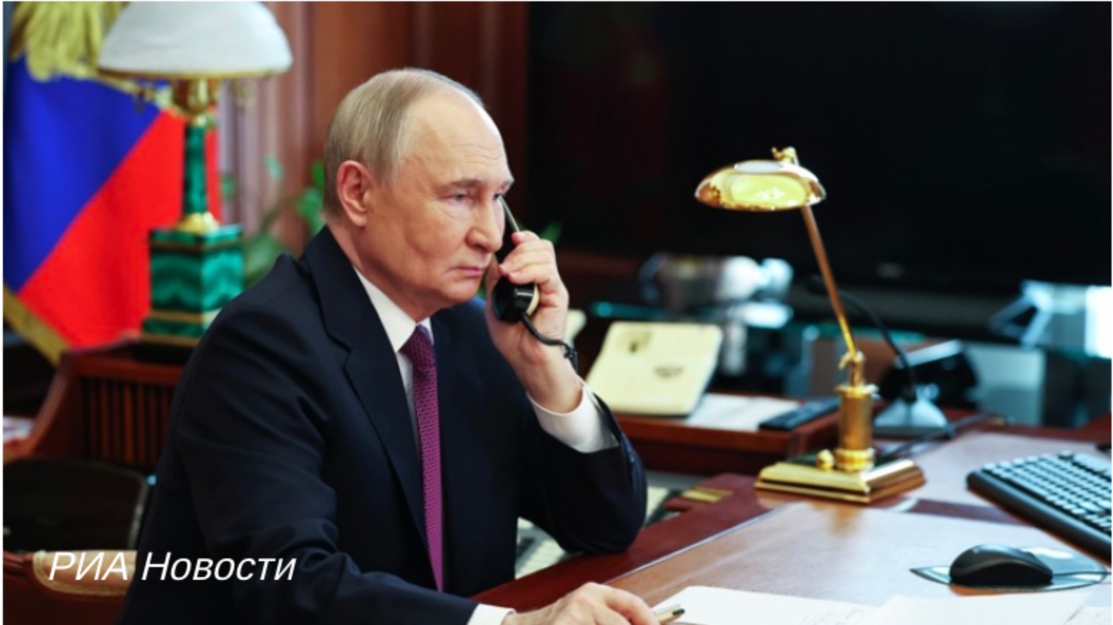 Кремль: Путин поговорил по телефону с Папой Римским, обсудили Украину.