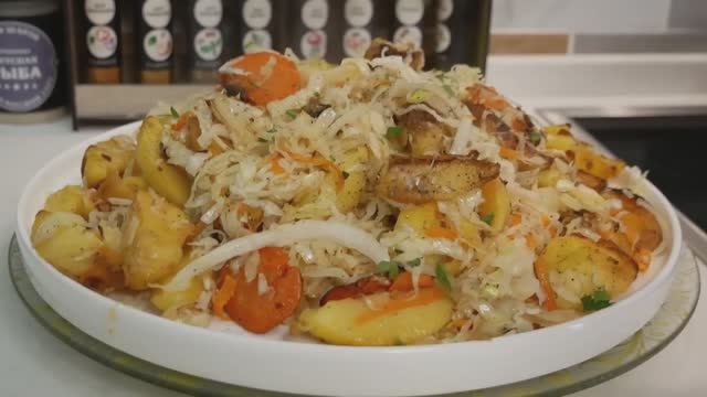 Пальчики оближешь!🔥 Вкуснейшая ЖАРЕНАЯ КАРТОШКА с Квашеной Капустой!🔥