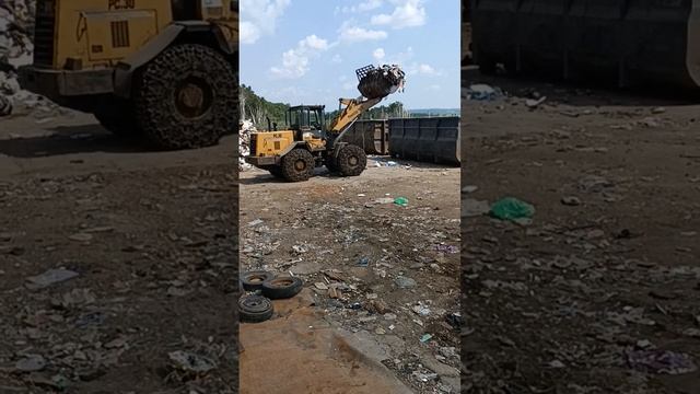 Фронтальный погрузчик на цепях