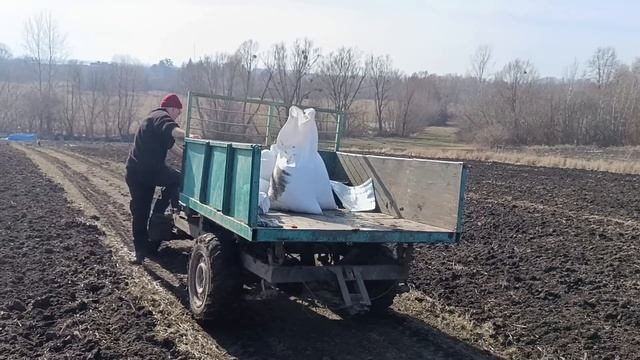 Этот сельский философ сеет ячмень и размышляет о жизн?